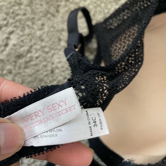 Victoria secret bra! - Picture 2 of 3